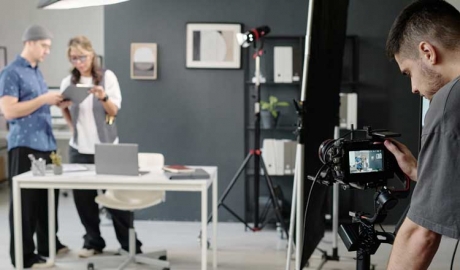 KI-Szene im Studio vor einem Dreh
